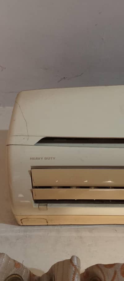 urgent sale karna ha  ya mitsubishi ka 1 ton ka ac ha bilkul ok ha
