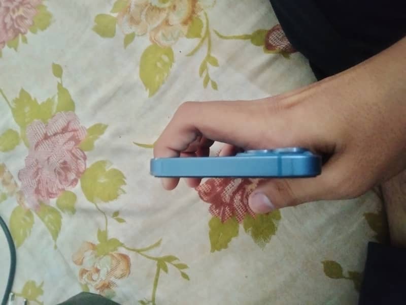 Apple iPhone 13 3