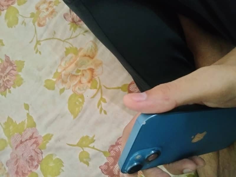 Apple iPhone 13 7