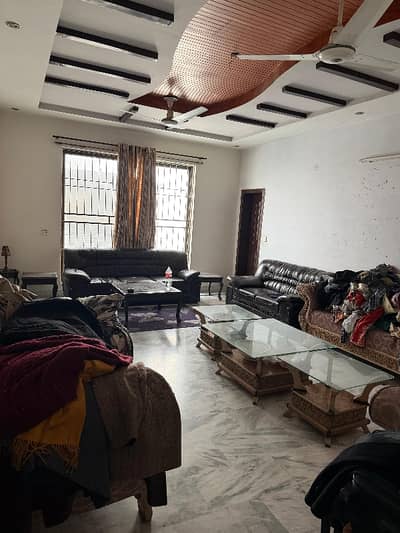 1 kinal Like A New Tile Floor Upper Portion For Rent