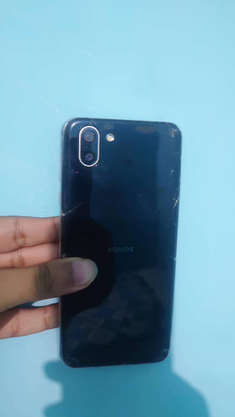 Sharp Aquos R2 1