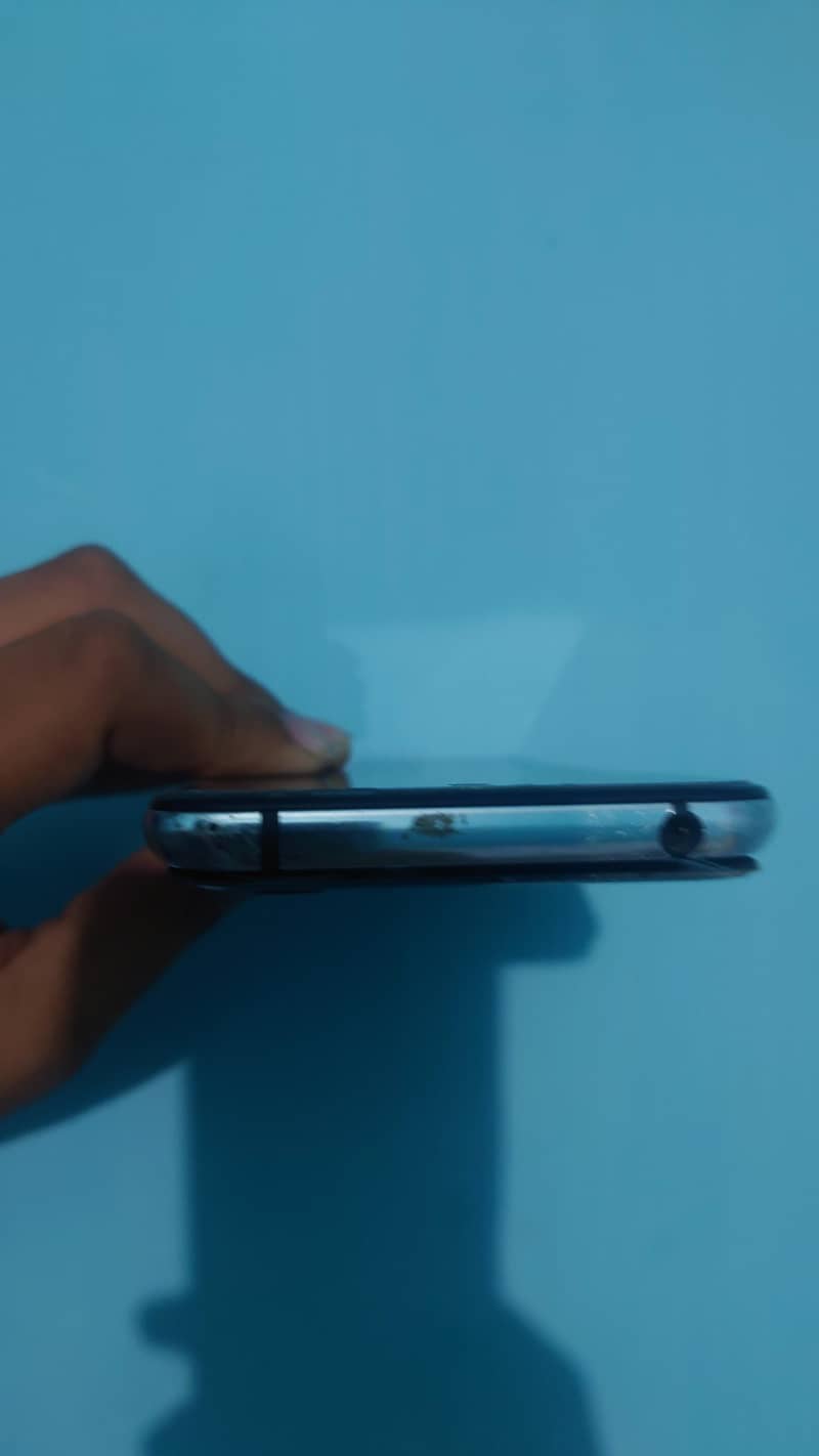 Sharp Aquos R2 2