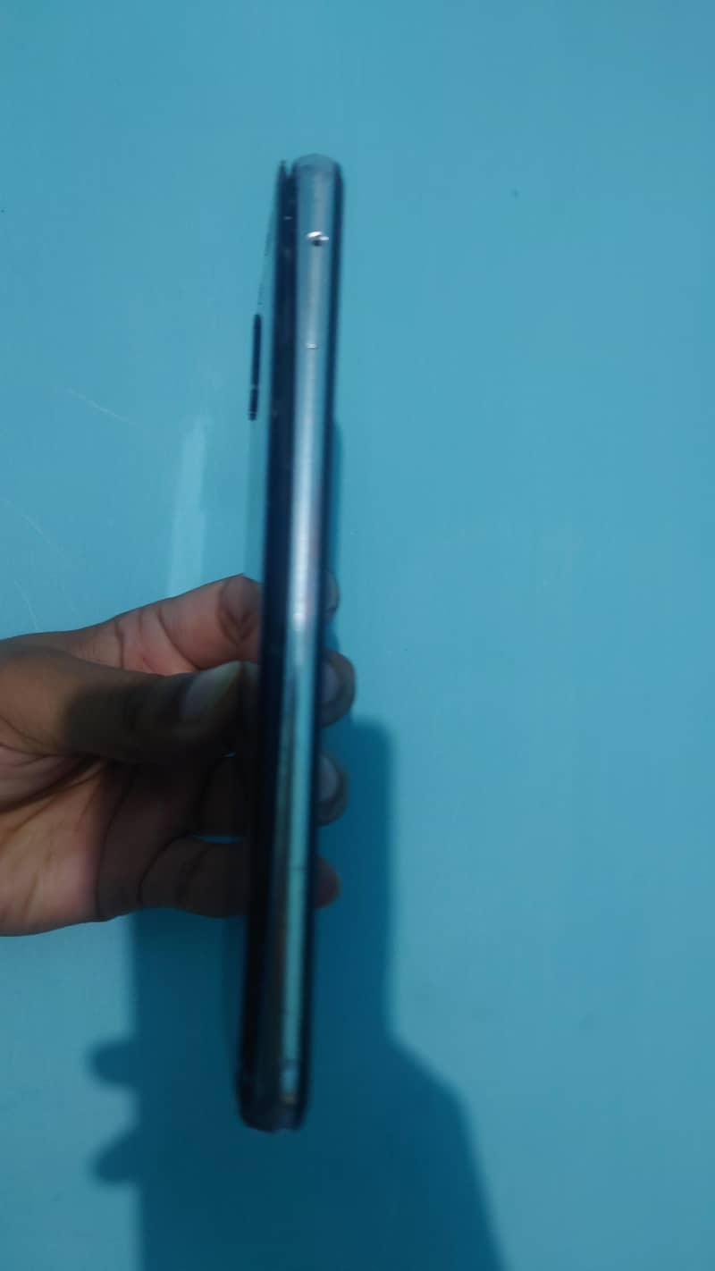 Sharp Aquos R2 3