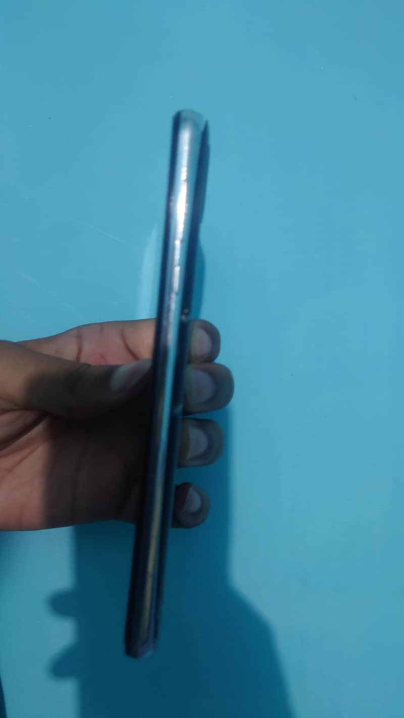 Sharp Aquos R2 4