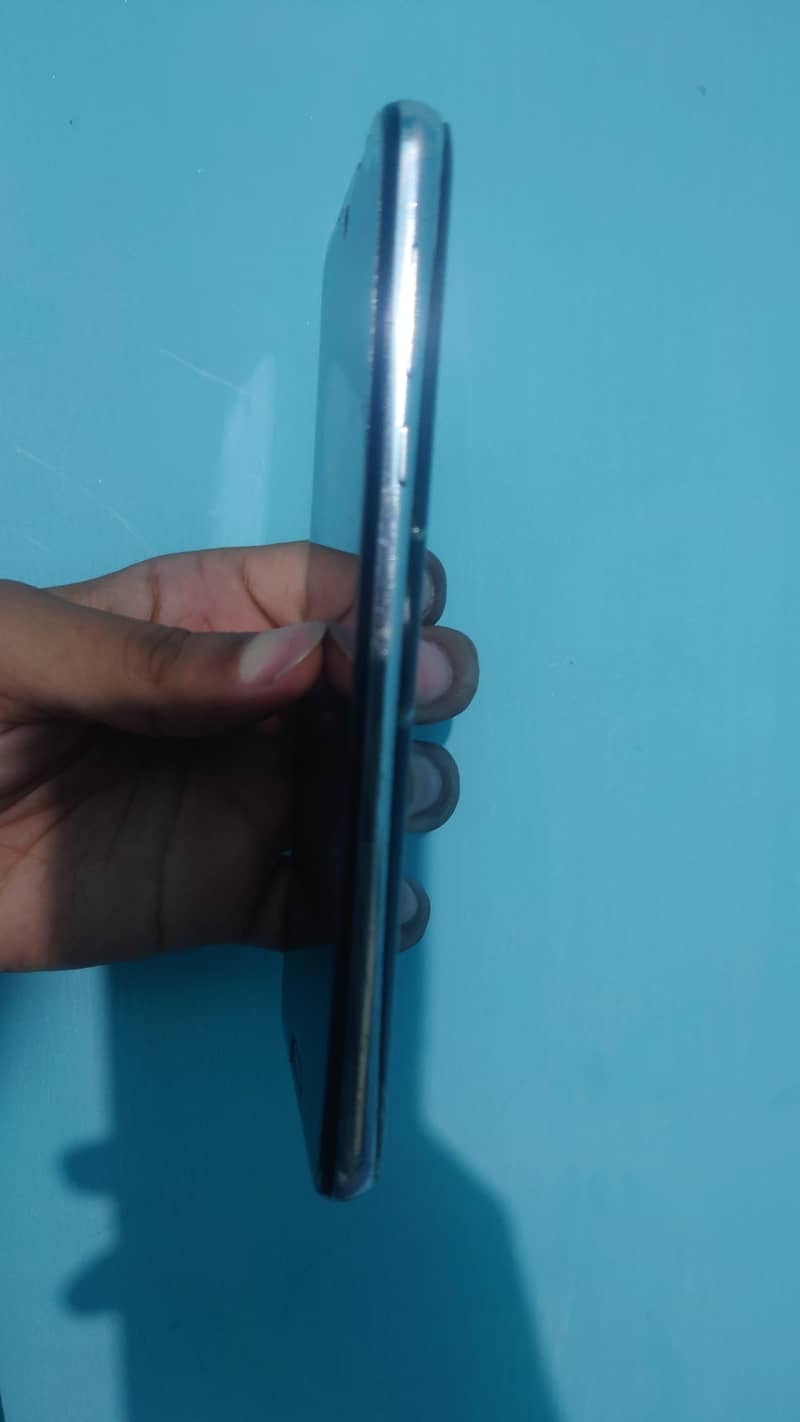 Sharp Aquos R2 5