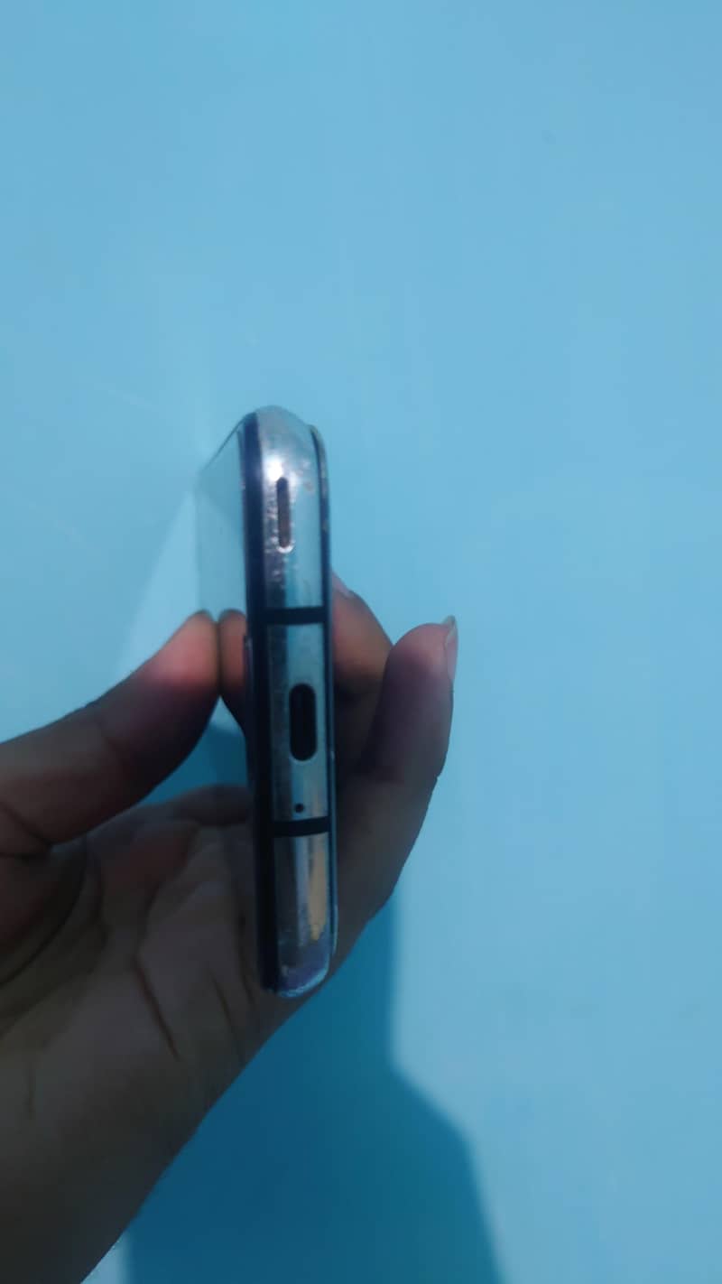 Sharp Aquos R2 6