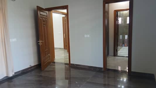 1 kinal Like A New Tile Floor Upper Portion For Rent
