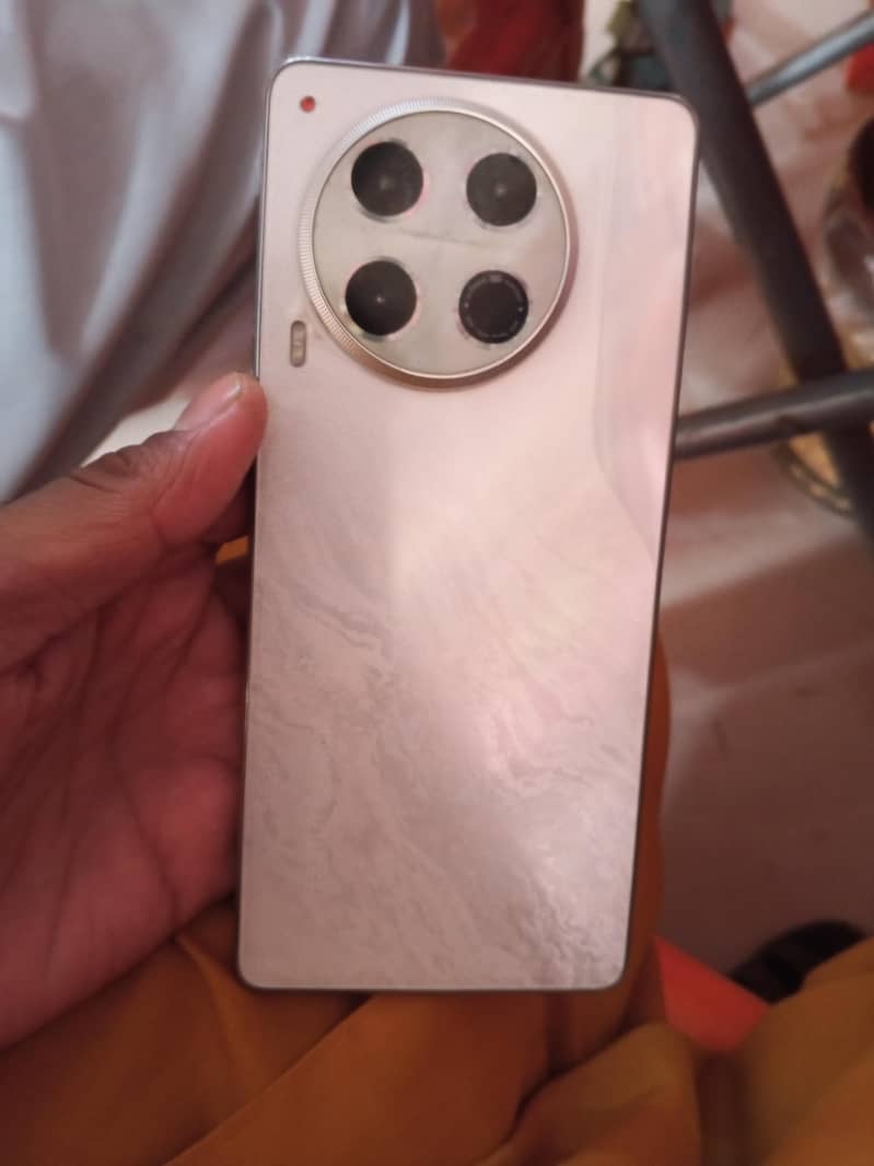 Tecno CAMON 30 0