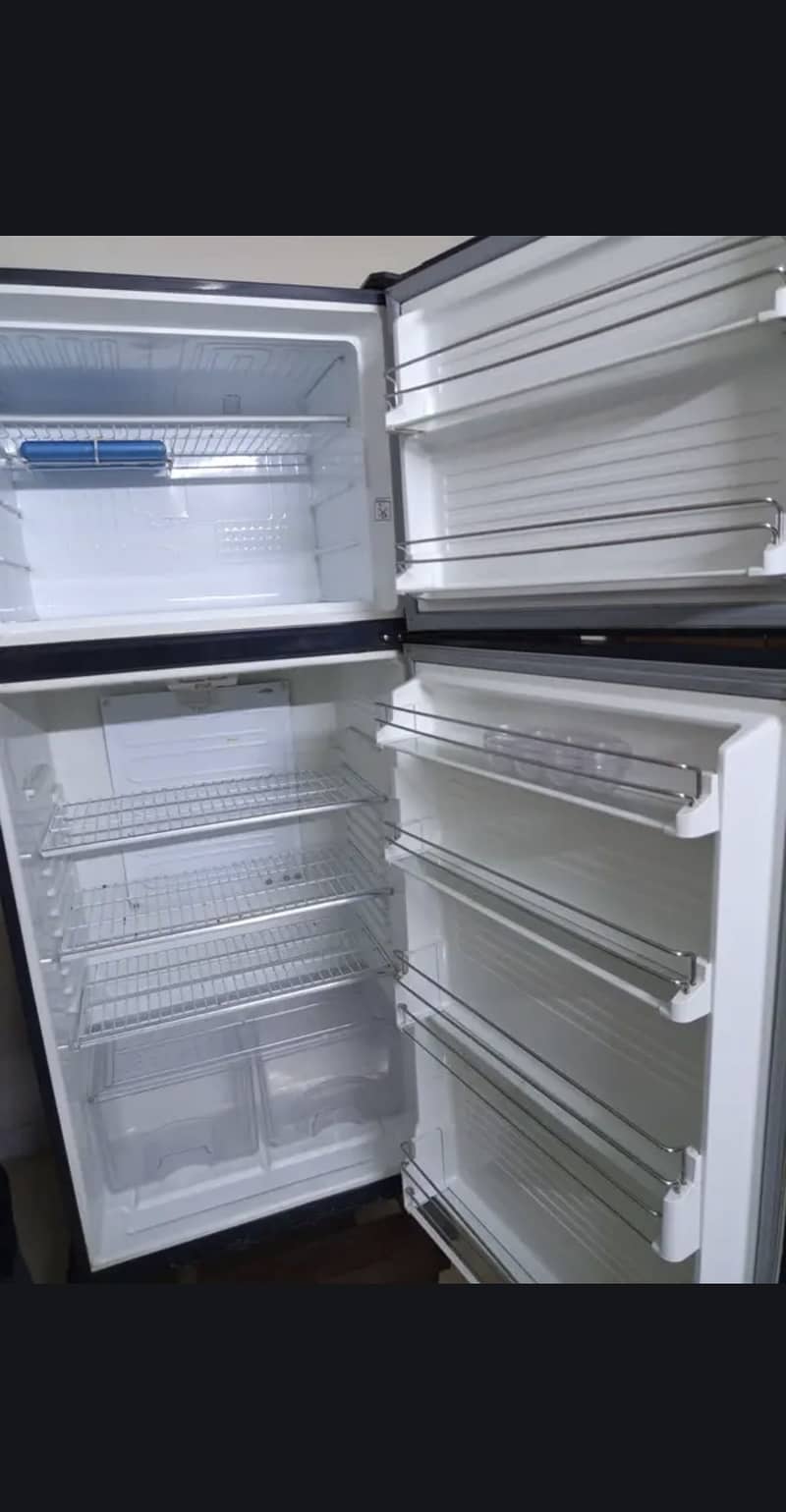 Well maintained fridge 3
