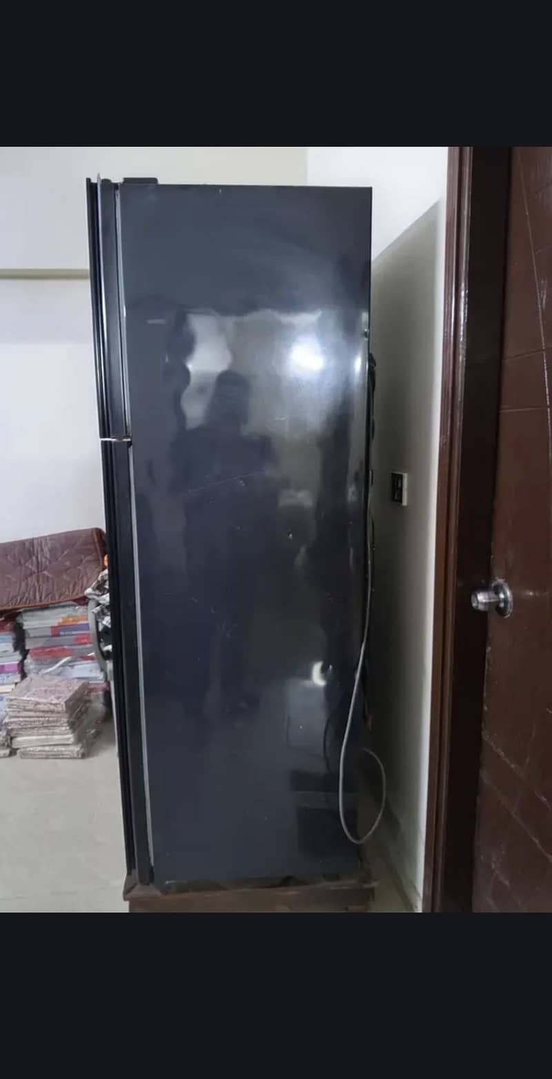 Well maintained fridge 5