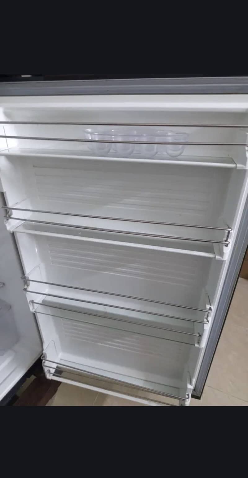 Well maintained fridge 6