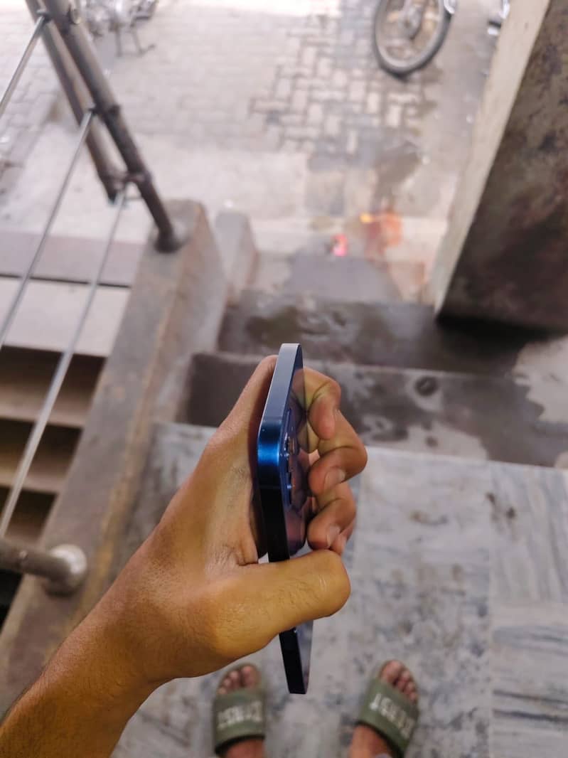 Apple iPhone 12 2