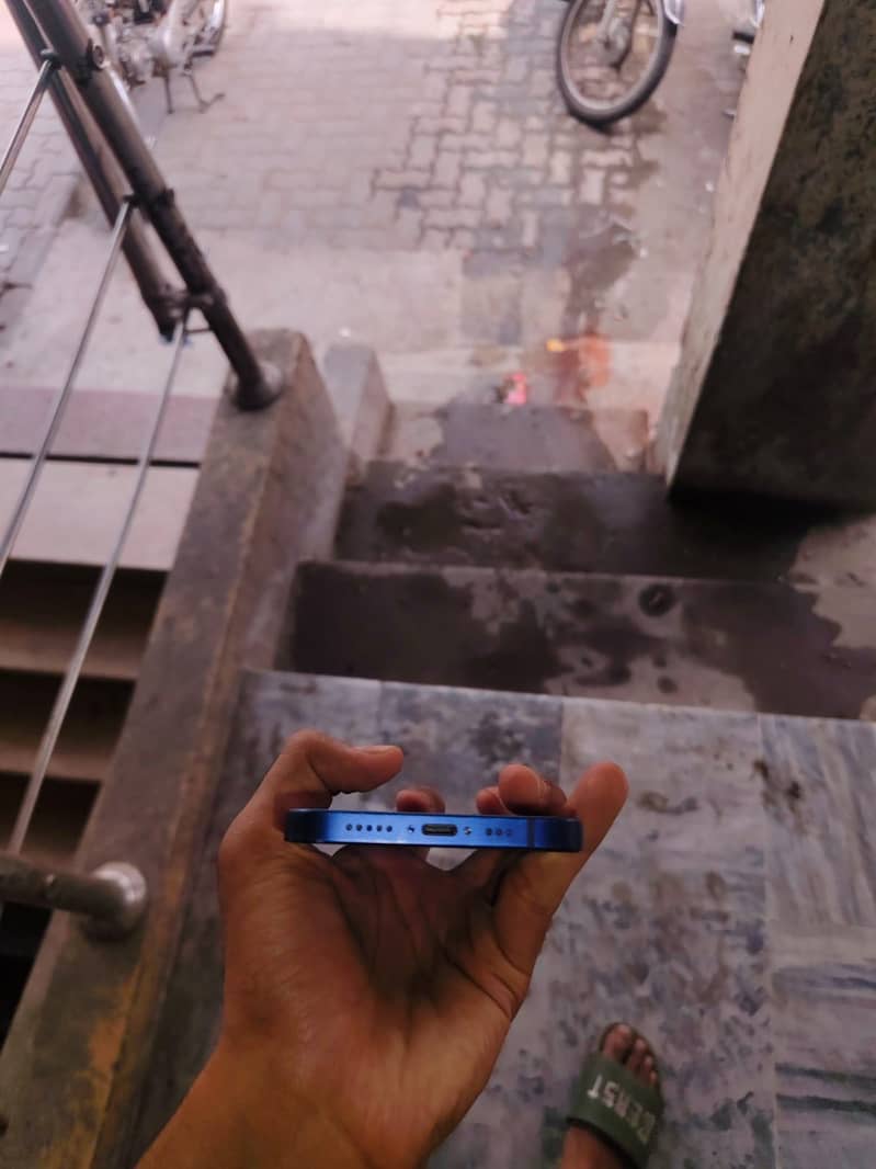 Apple iPhone 12 5