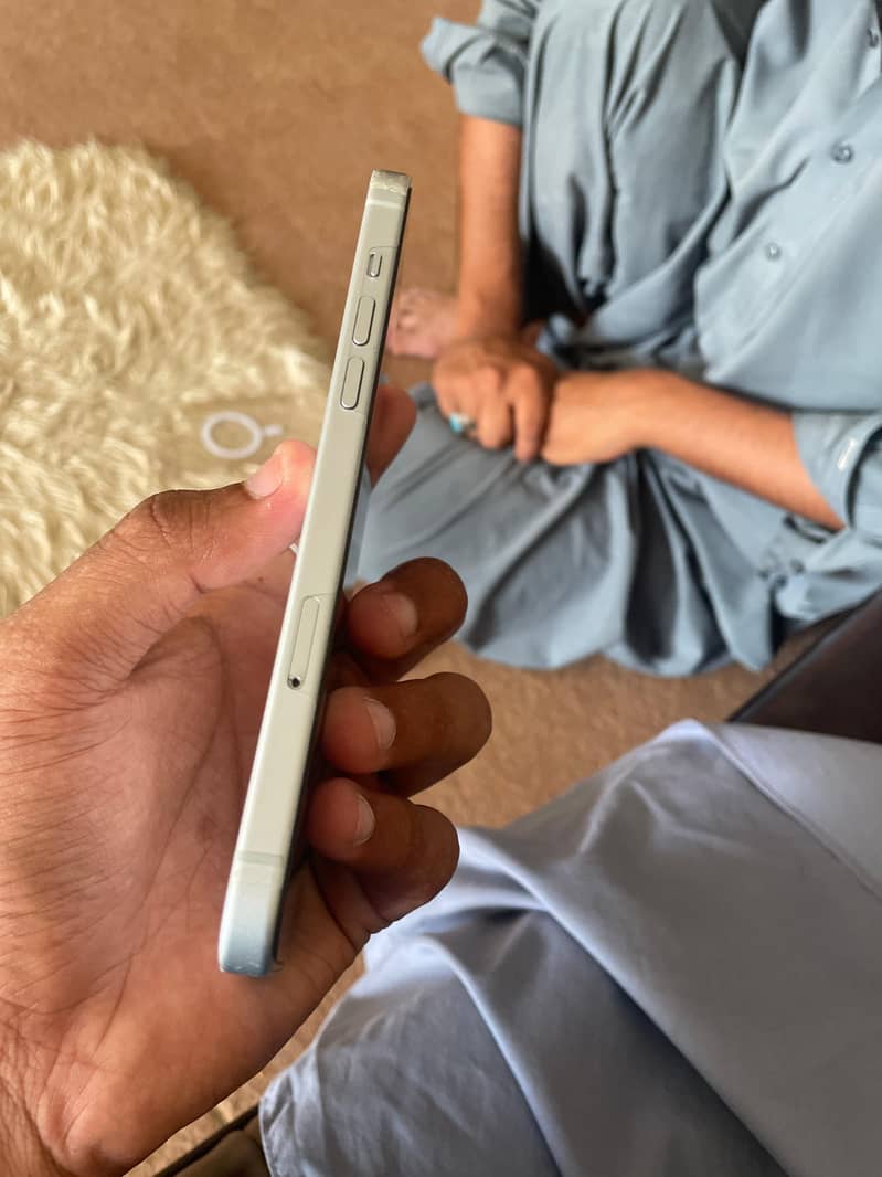 Apple iPhone 15 plus 2