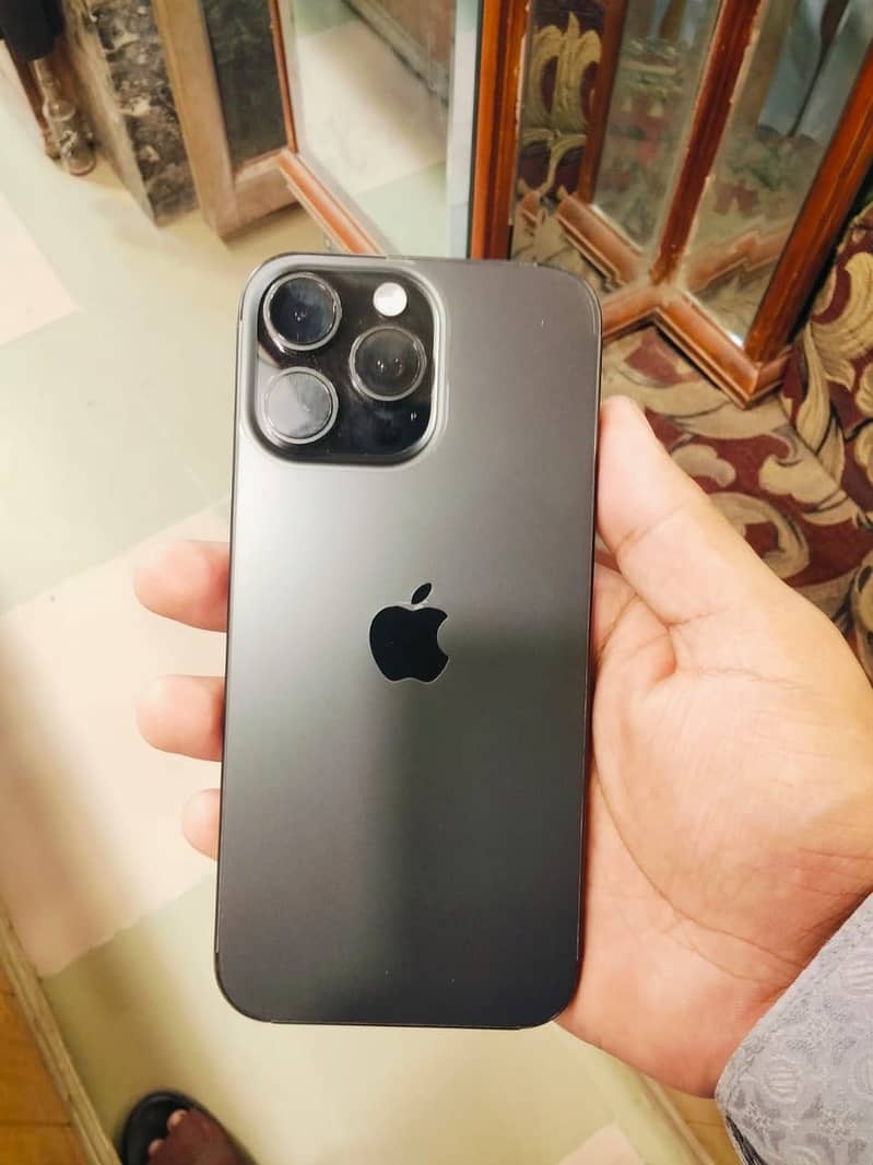 Apple iPhone 16 Pro Max 0