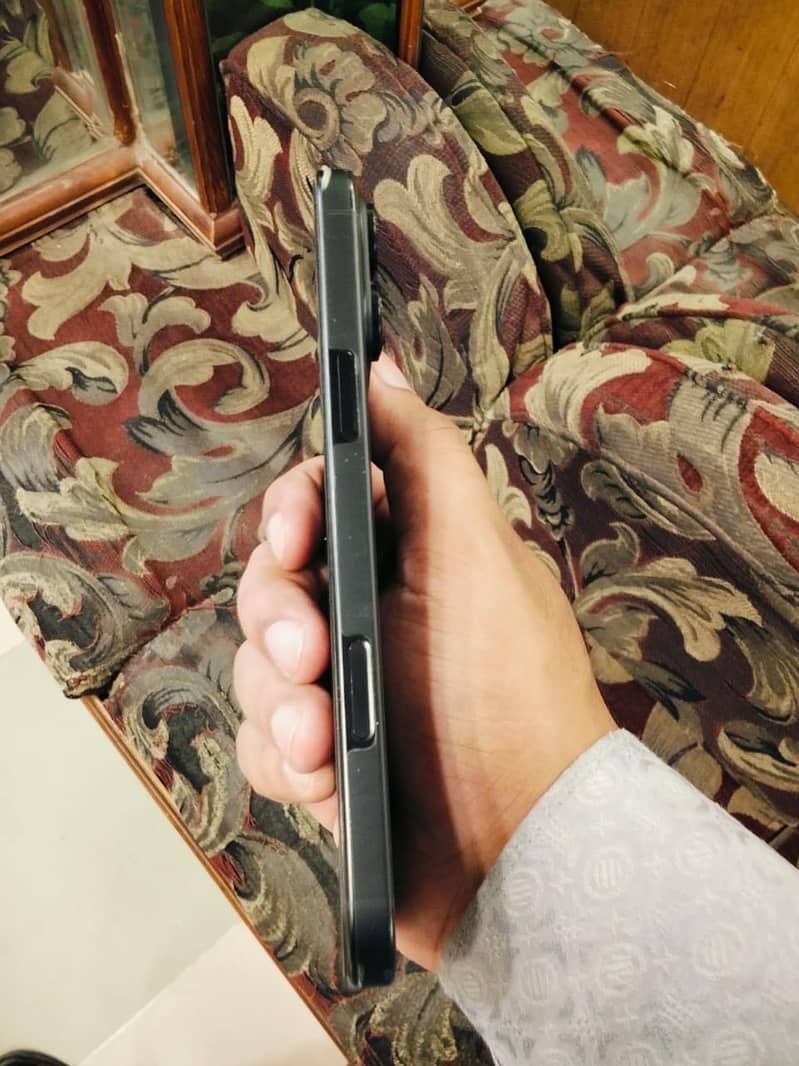 Apple iPhone 16 Pro Max 1