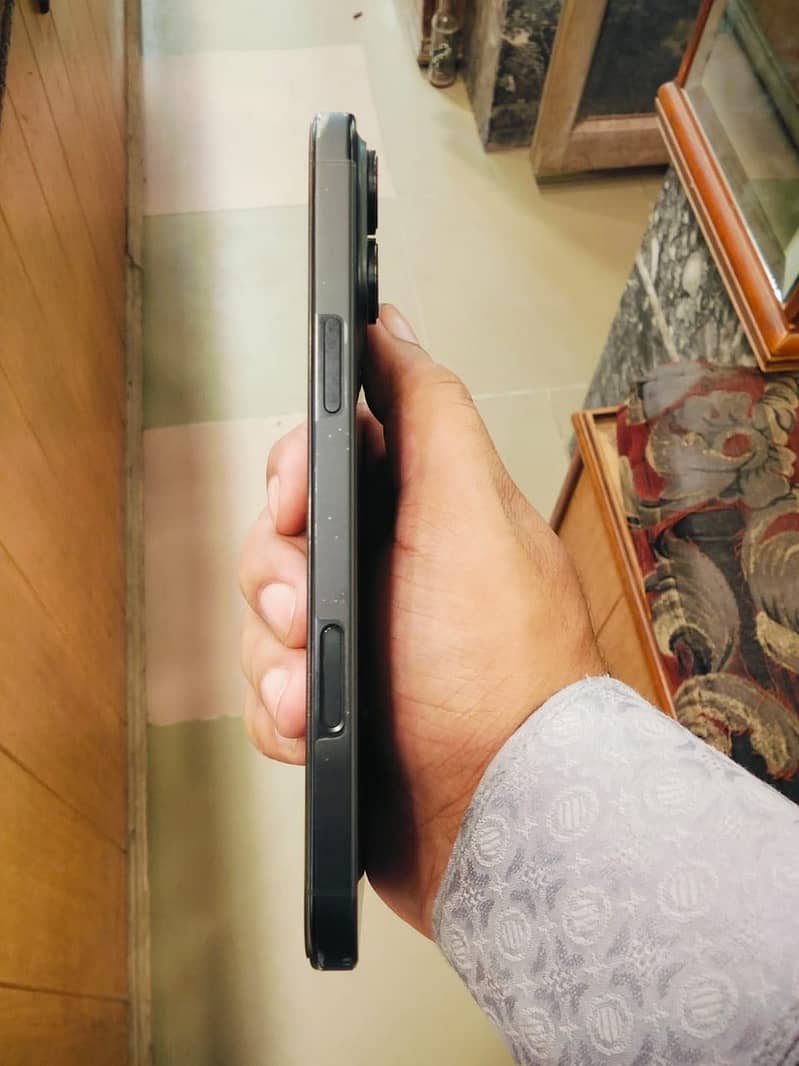 Apple iPhone 16 Pro Max 4