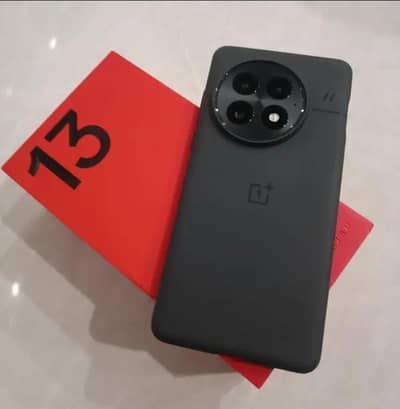 OnePlus 13 16GB/512GB Contact me on olx available.