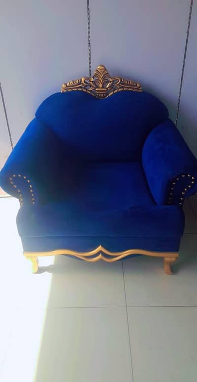 5 seater sofa set and 1 center table