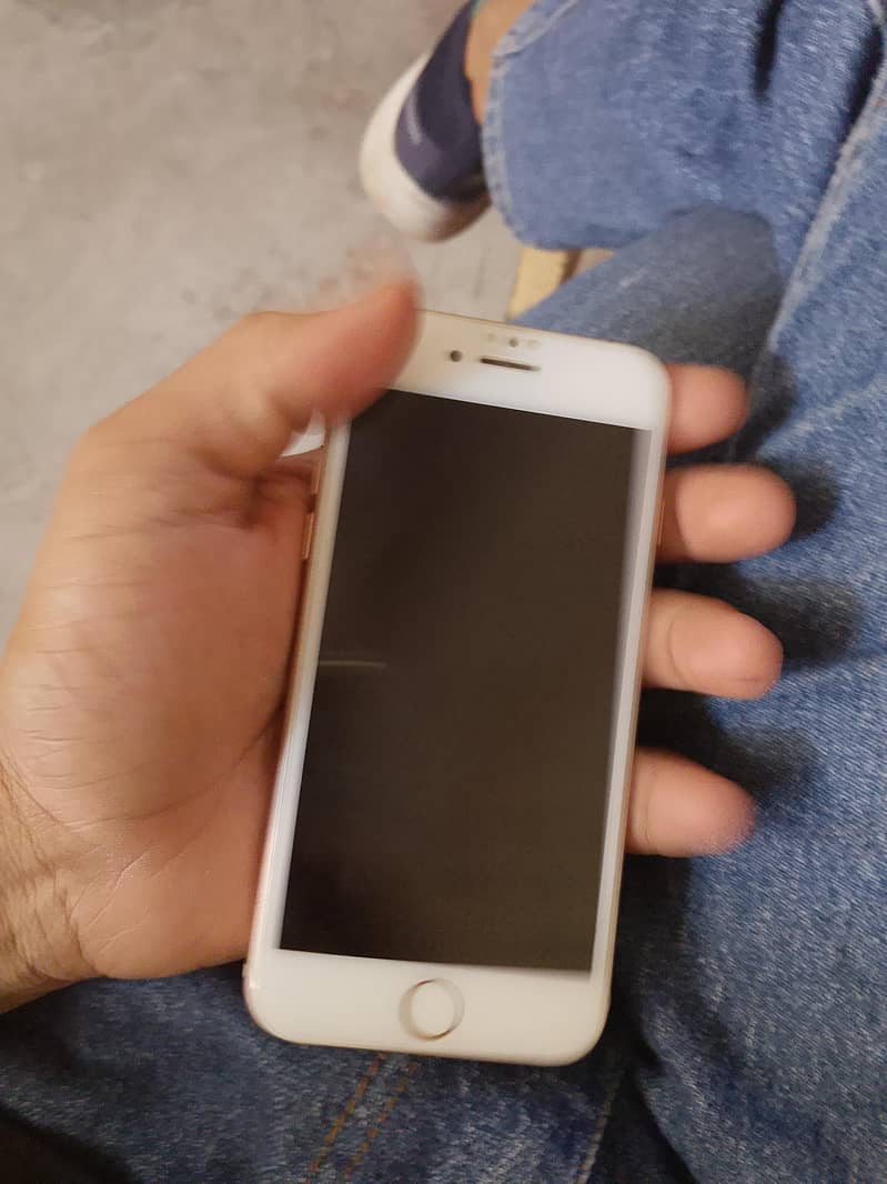 Apple iPhone 8 3