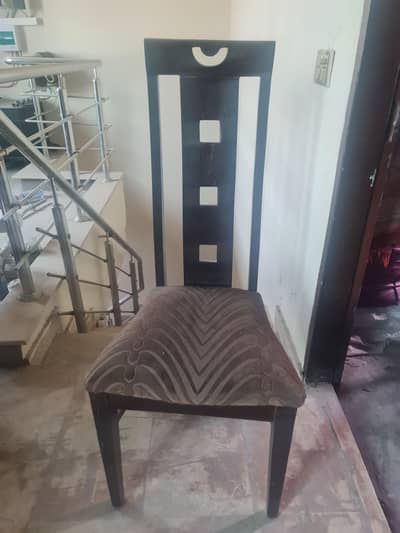 6 Dinning chairs available for sale in Pak Arab