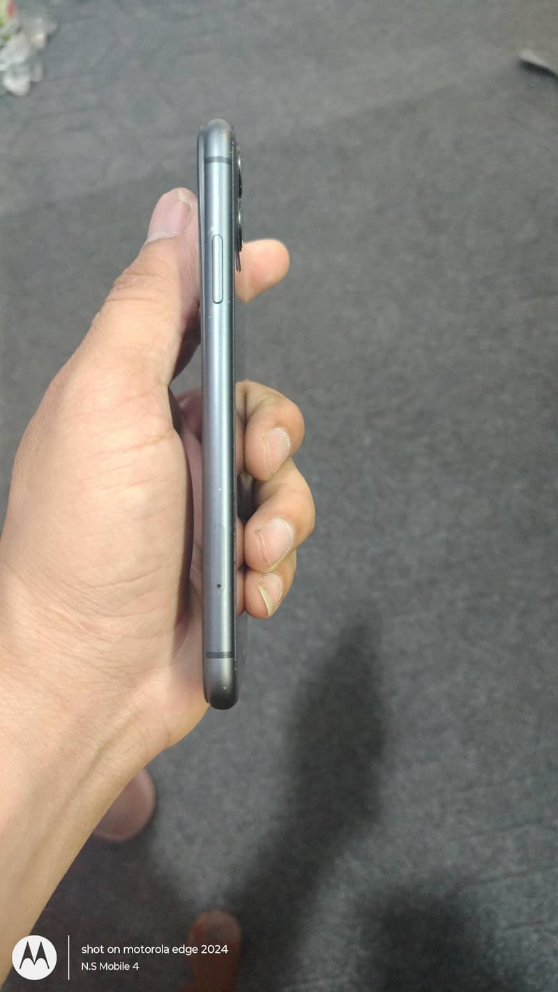 Apple iPhone 11 3