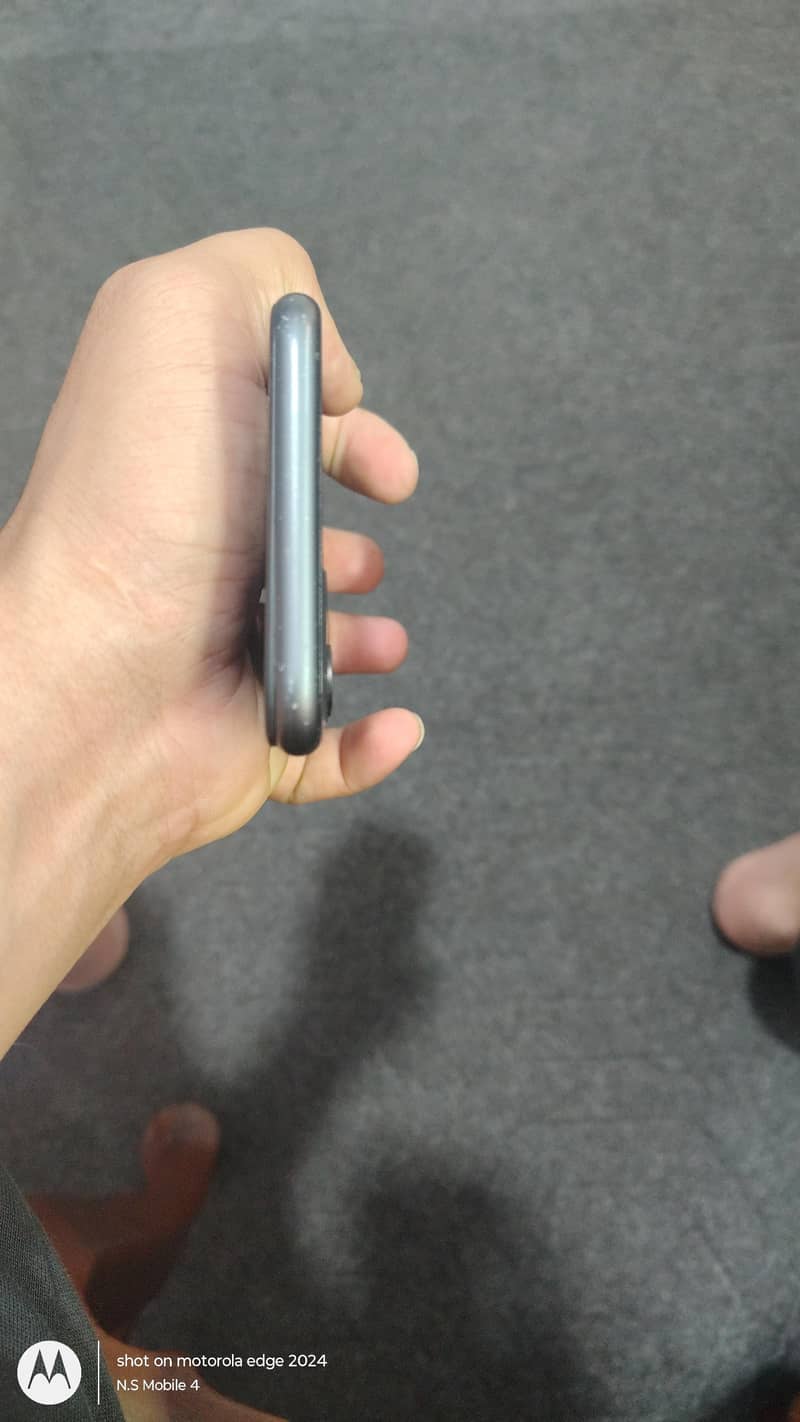 Apple iPhone 11 4