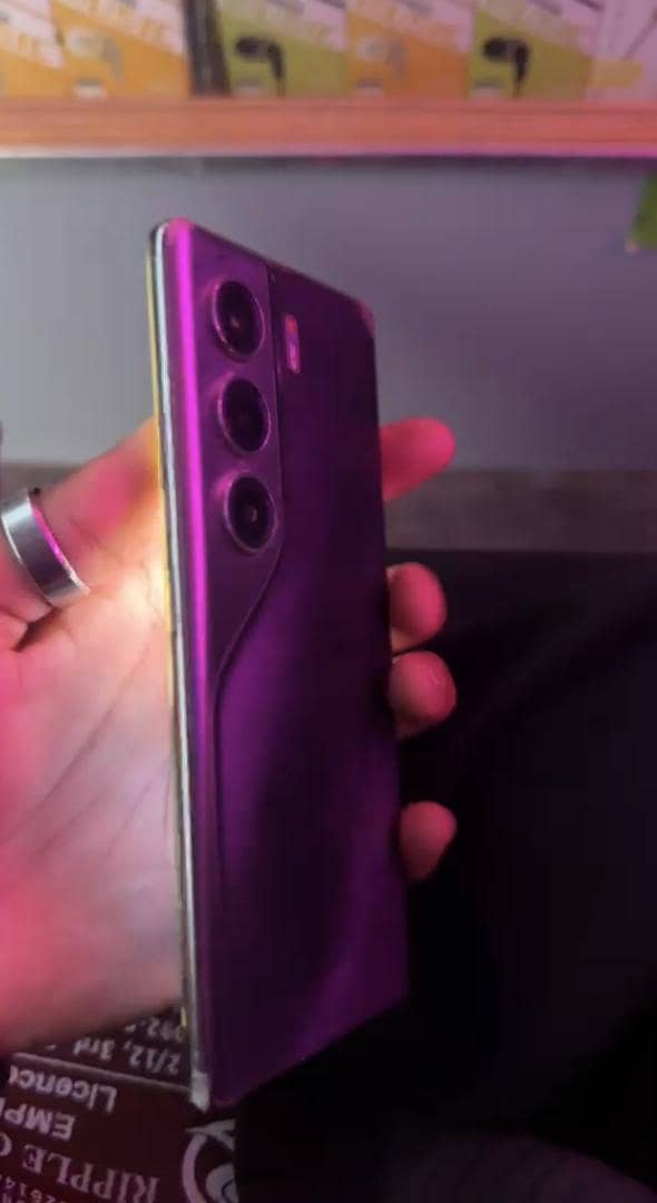 Tecno CAMON 40 Pro 1