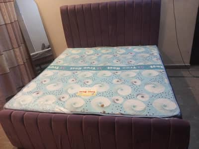 King Size Bed + 2-in-1 Mattress | excellent condition