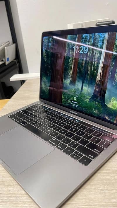 MACBOOK PRO