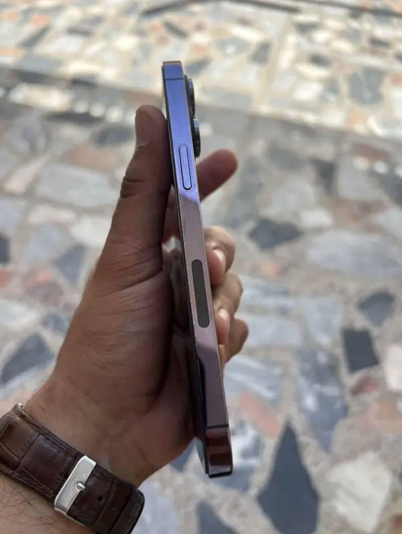 iPhone 14pro max 2