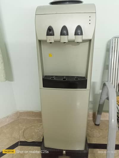 WATER DISPENSER
