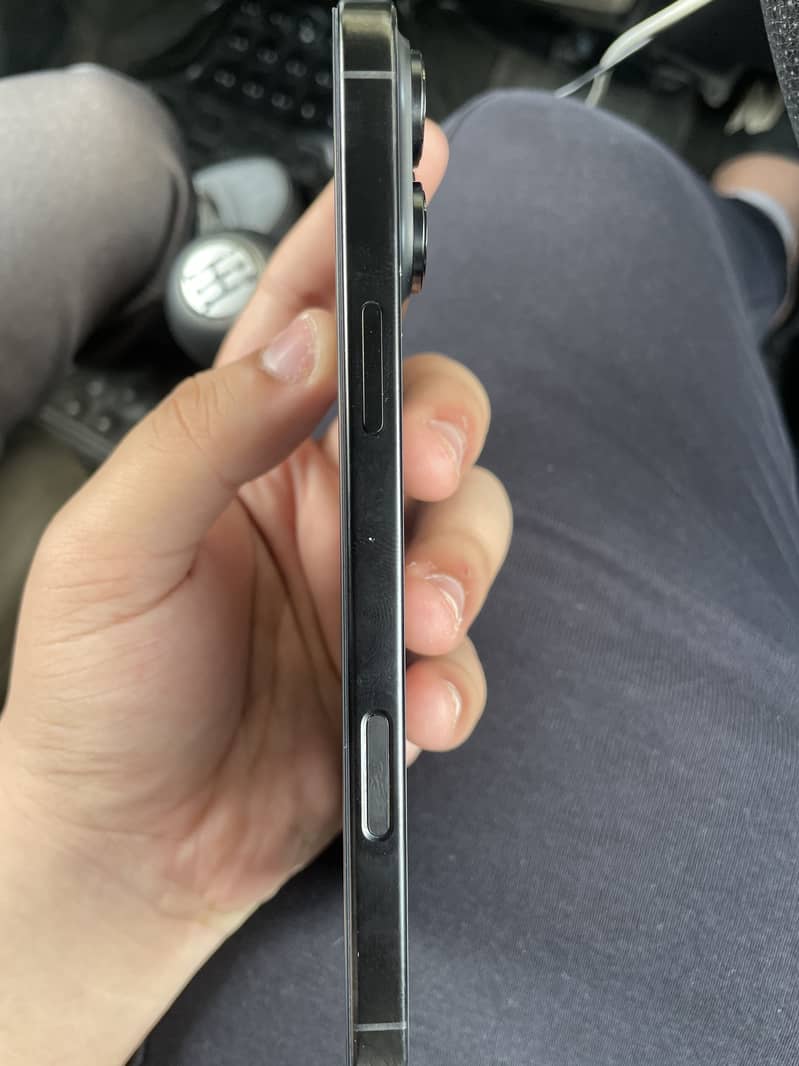 Apple iPhone 16 Pro Max 1