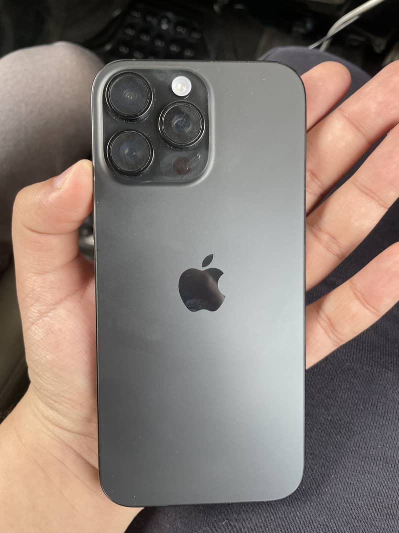 Apple iPhone 16 Pro Max 2