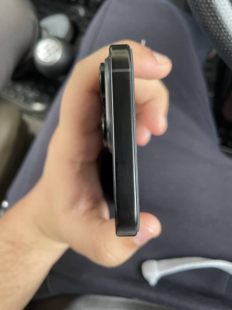 Apple iPhone 16 Pro Max 3