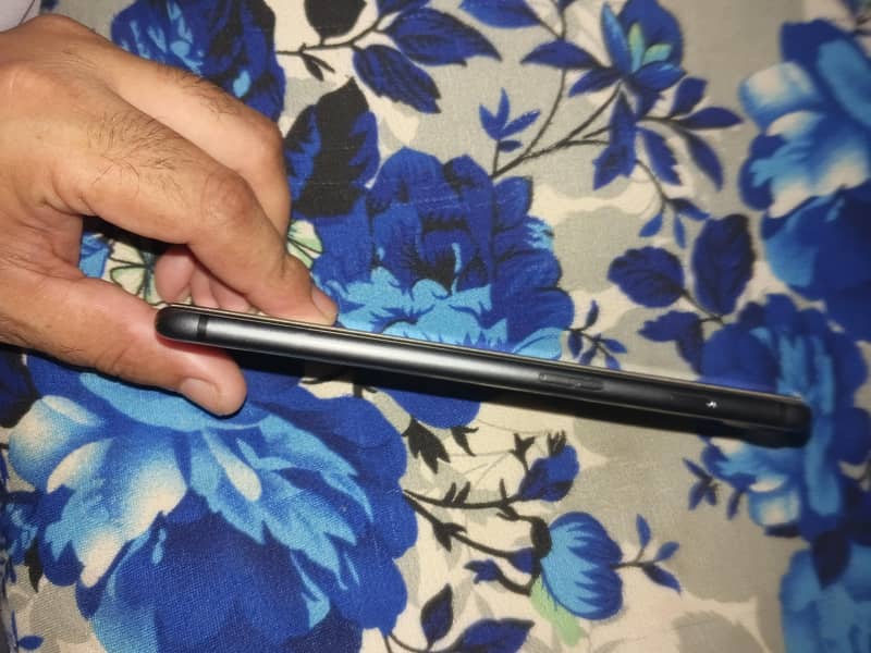 Apple iPhone 8 Plus 3