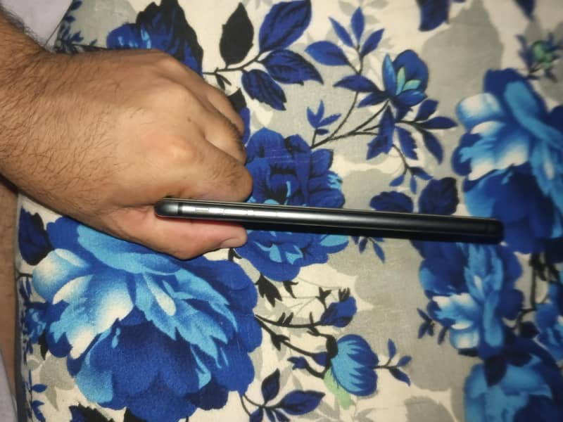 Apple iPhone 8 Plus 4