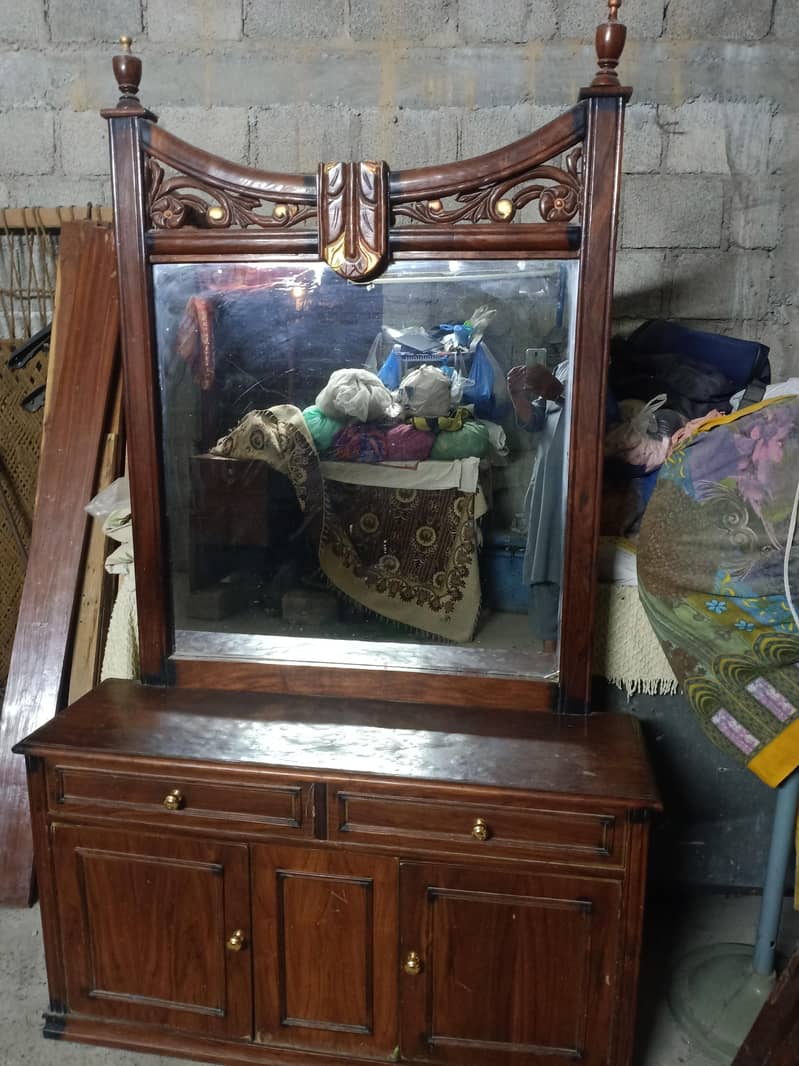 Dressing table 0