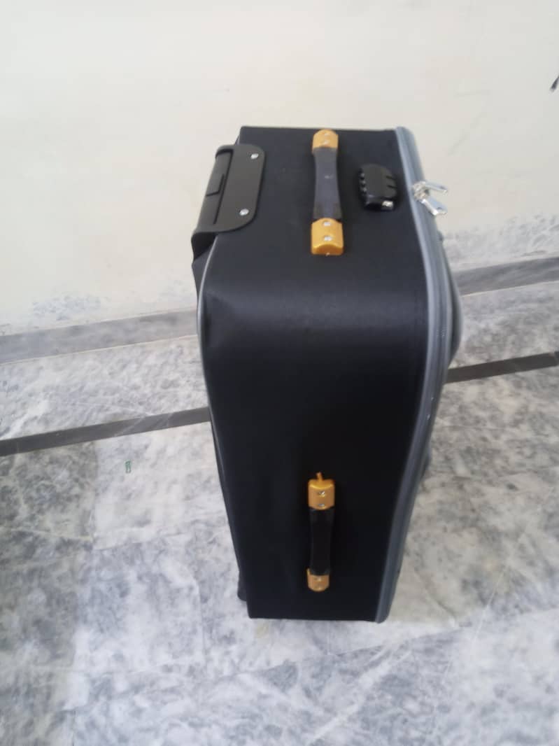 Large Suit case 5