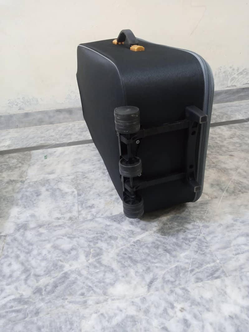 Large Suit case 6