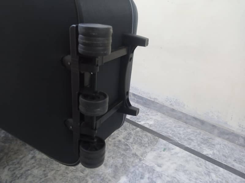 Large Suit case 7