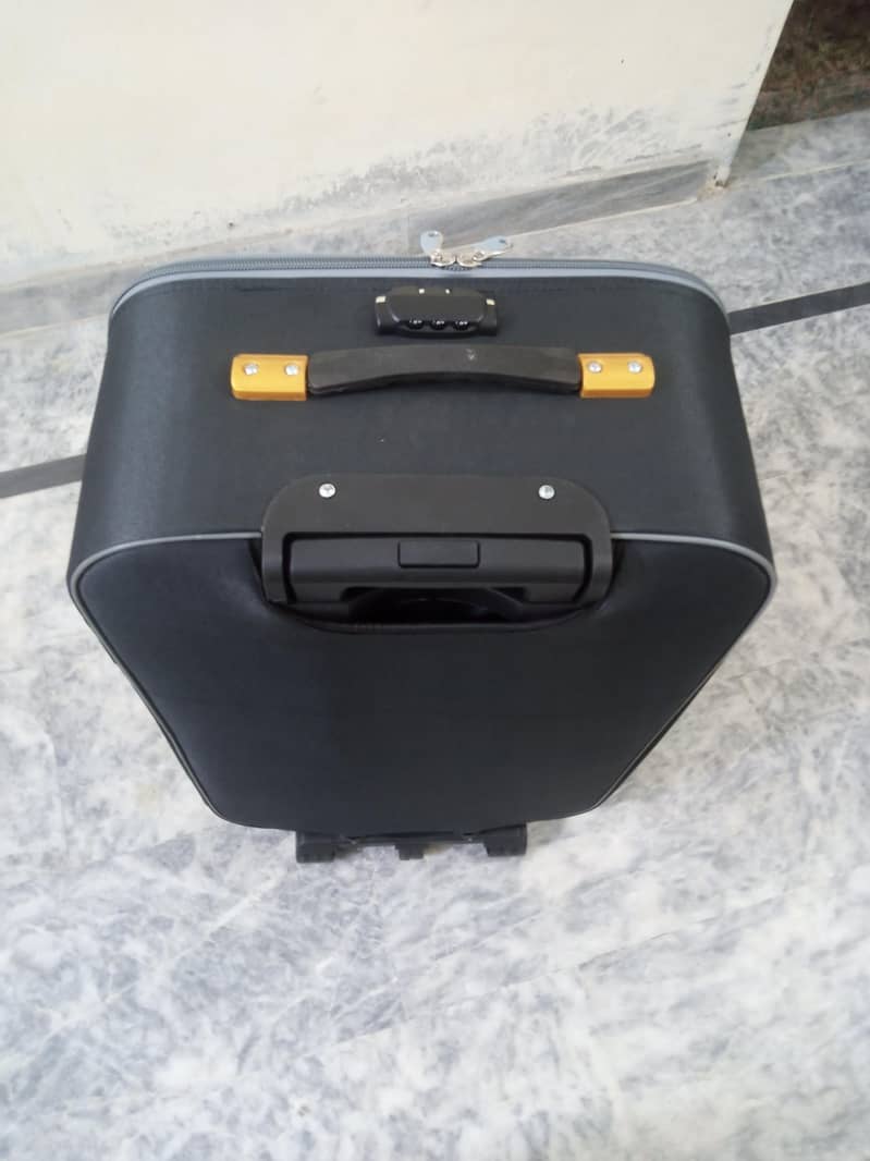 Large Suit case 8
