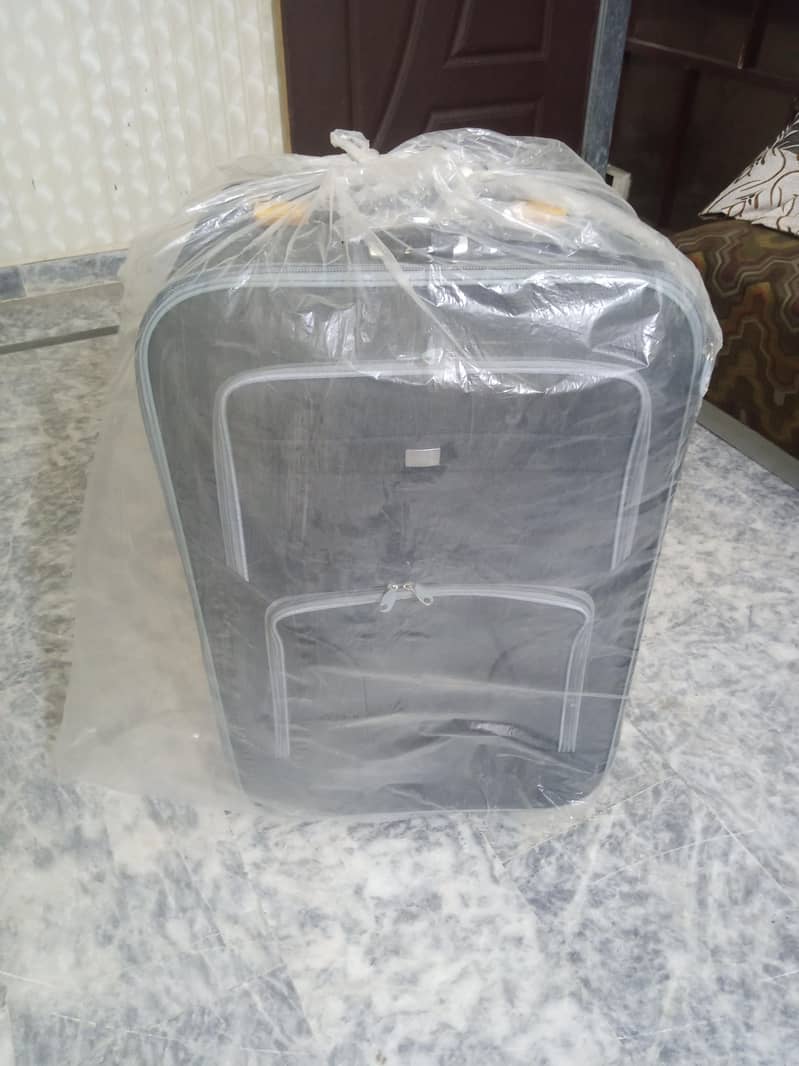 Large Suit case 9