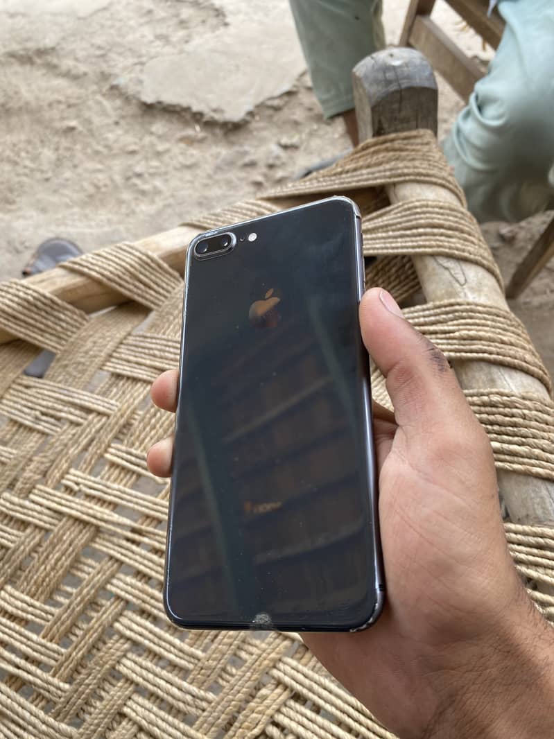 Apple iPhone 8 Plus 0