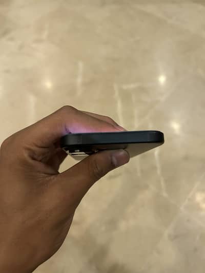 Apple iPhone 16