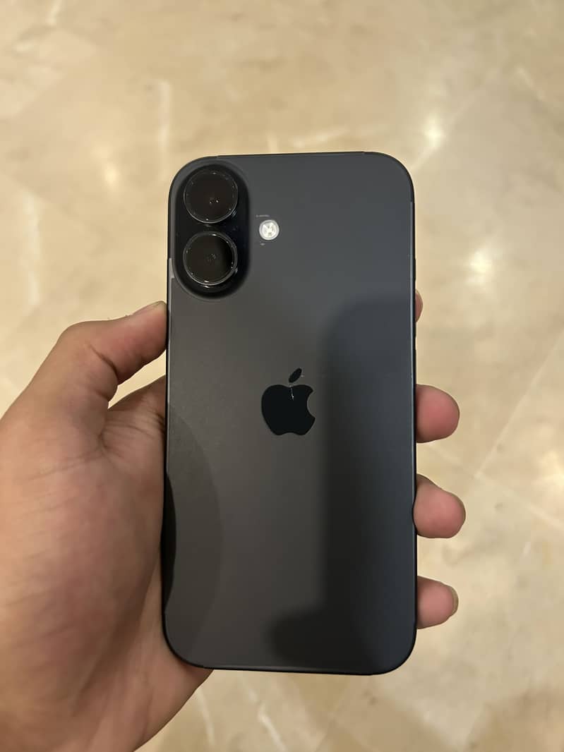 Apple iPhone 16 2