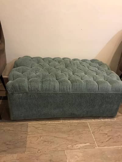 2 seater settee in good condition