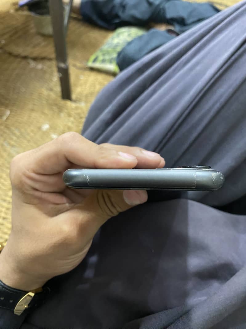 Apple iPhone 11 3