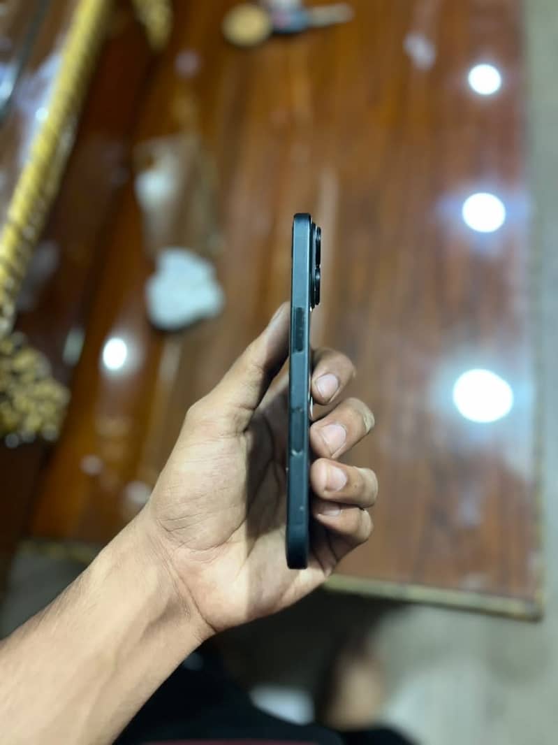 Apple iPhone 16 0