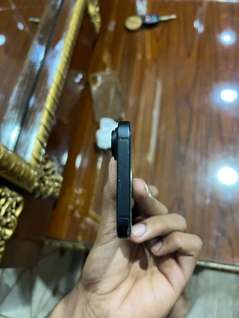 Apple iPhone 16 1
